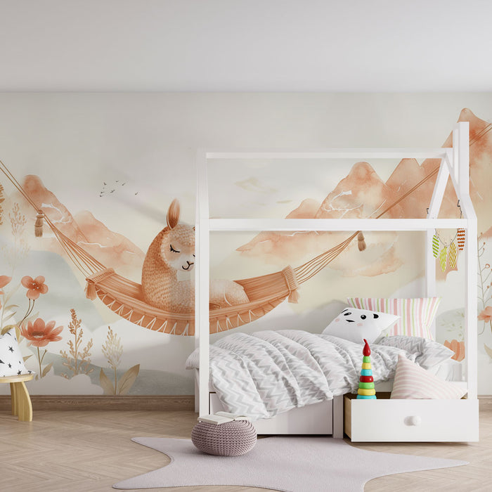 Papel de parede quarto bebê - Alpaca sonhadora numa rede suspensa entre montanhas pastel