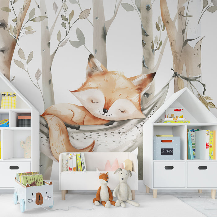 Babykamer behang - Slapende kleine vos in een hangmat tussen zachte berken en herfstbladeren
