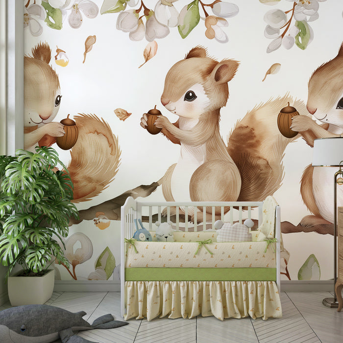 Papel de parede quarto bebê - Três bebês esquilos gulosos em um galho florido com bolotas na mão