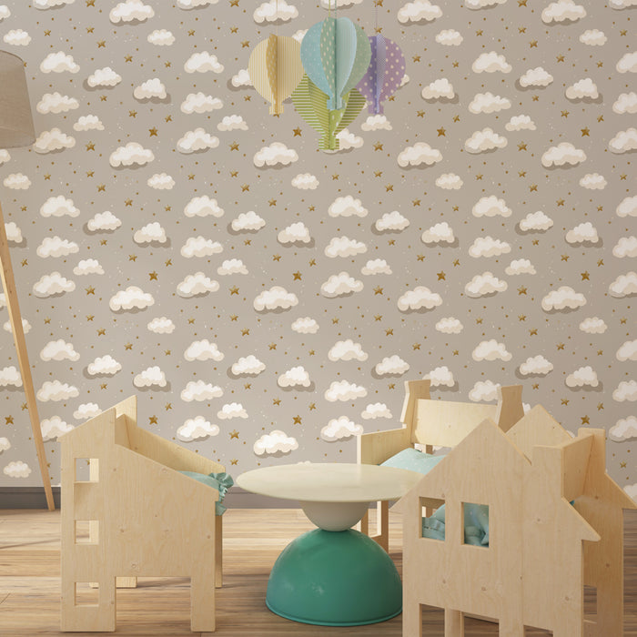 Papier peint chambre enfant à motifs | Doux nuages et étoiles dorées sur fond beige