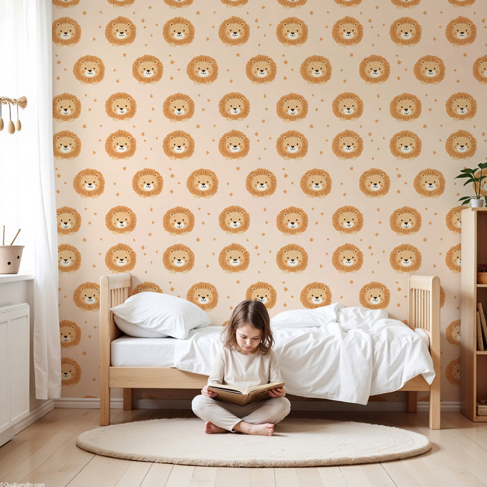 Kinderkamer behang met patronen | Grappige leeuwen op een zachte achtergrond
