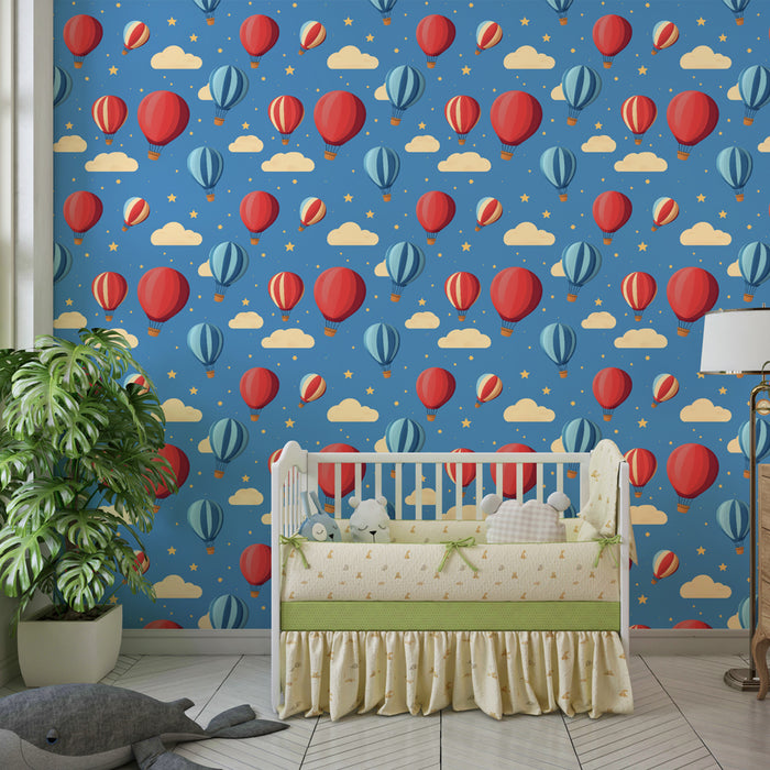 Kinderzimmer Tapete mit Mustern | Bunte Heißluftballons in einem blauen Himmel