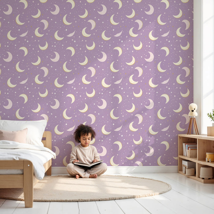 Tapet pentru camera copilului cu modele | Pereti cu stele si luni delicate pe fundal lila