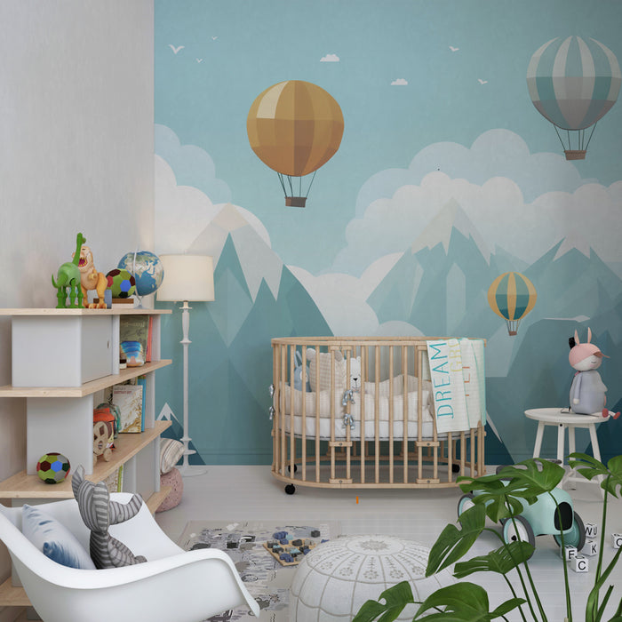 Barntapet | Luftballonger och pastellfärgade berg i den azurblå himlen