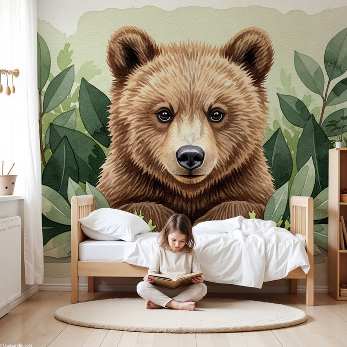 Papel pintado infantil | Oso feliz rodeado de follaje