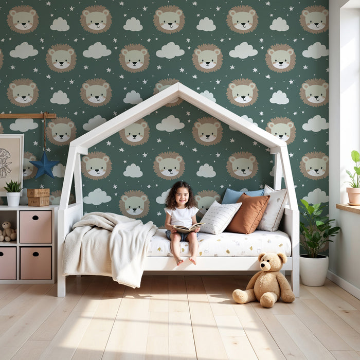Kinderkamer behang met motieven | Schattige leeuwenhoofden op een groene achtergrond met wolken