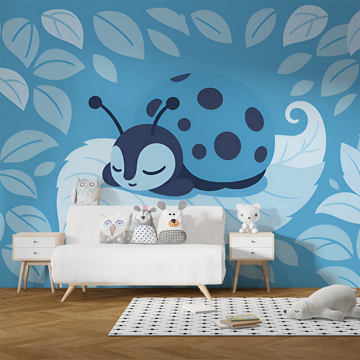 Lastenhuoneen tapetti | Nukkuva leppäkerttu sinisellä taustalla