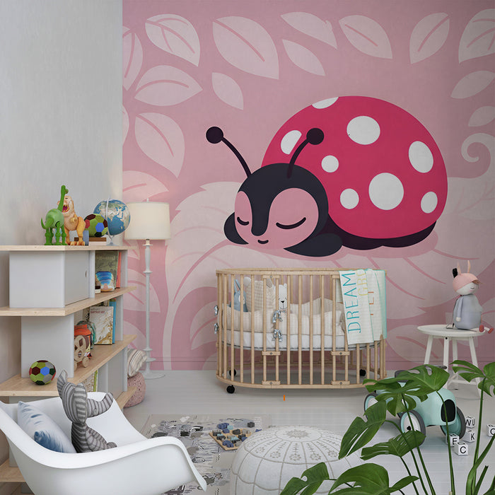 Papier peint chambre bébé | Coccinelle endormie sur feuillage rose