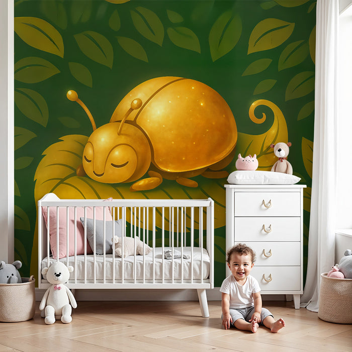 Papier peint chambre bébé | Coccinelle dorée et feuillage vert