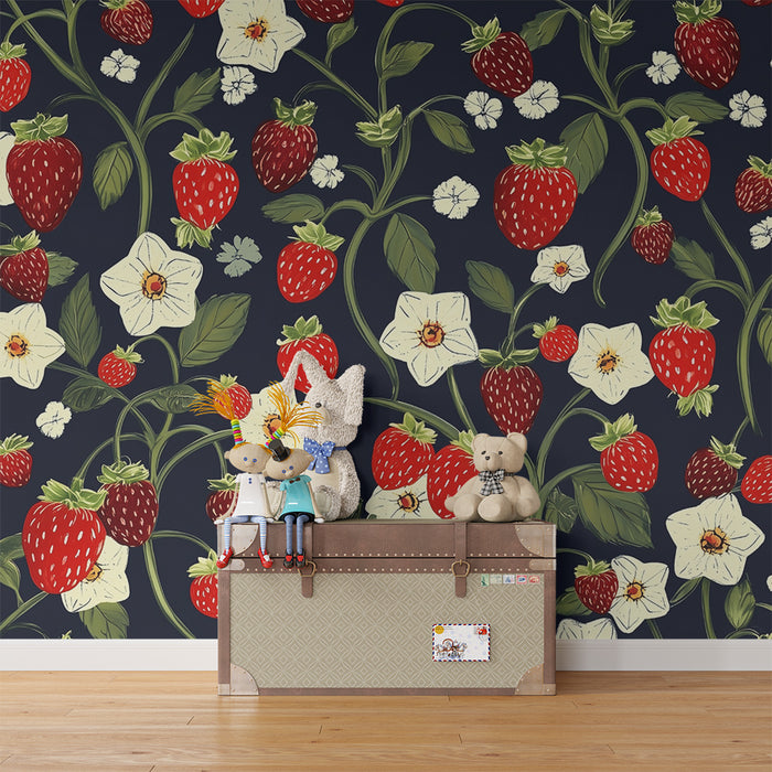 Barntapet | Jordgubbar och blommor på mörk bakgrund