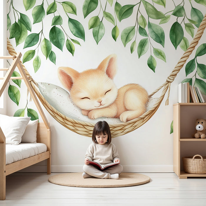Papel de parede quarto bebê | Pisicuță visătoare și frunze verzi
