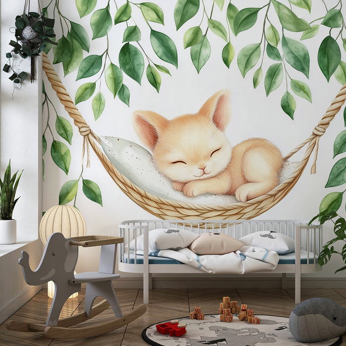 Papel de parede quarto bebê | Pisicuță visătoare și frunze verzi