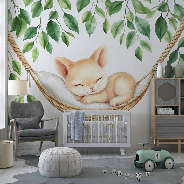 Papel de parede quarto bebê | Pisicuță visătoare și frunze verzi