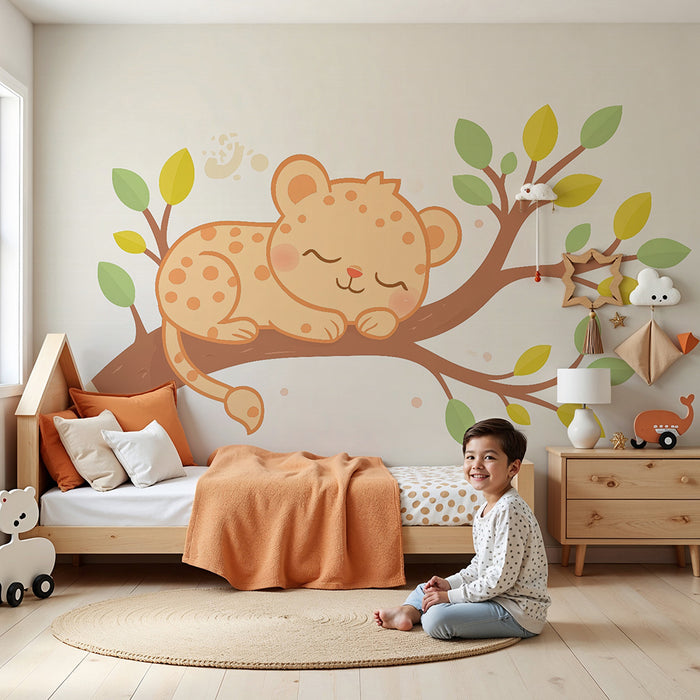 Barntapet | Liten sovande leopard på en lövad gren