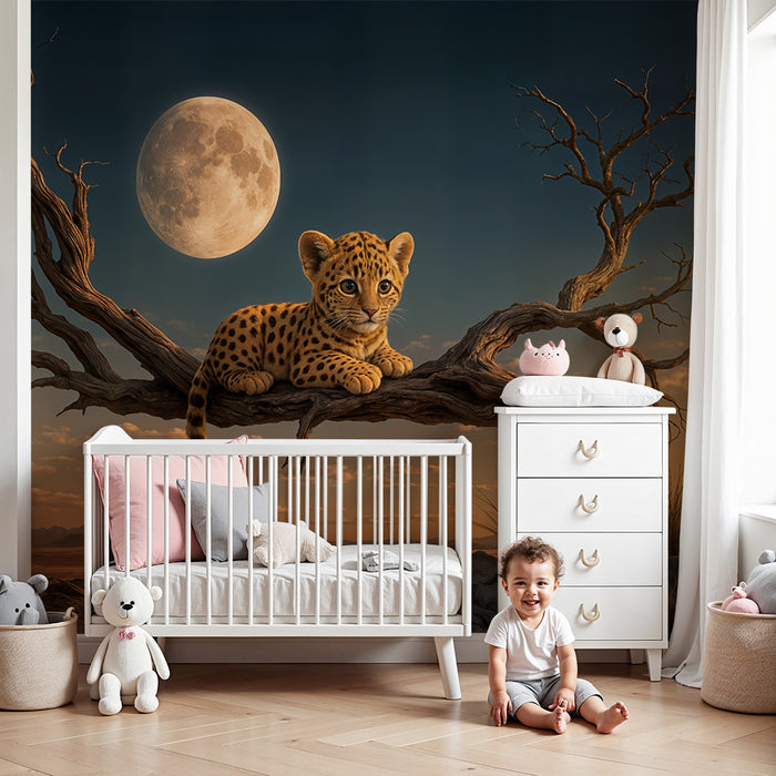 Tapeta s krajinným motivem zvířat | Lvíče na stromě za úplňku