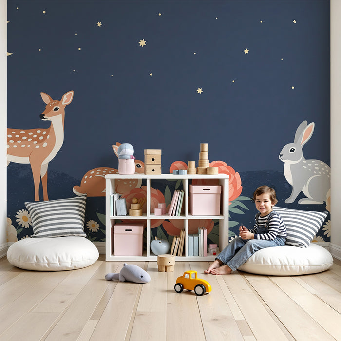 Barntapet | Skogsdjur under en stjärnbeströdd himmel med ömtåliga blommor