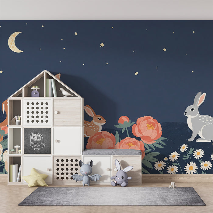 Barntapet | Skogsdjur under en stjärnbeströdd himmel med ömtåliga blommor