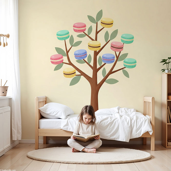 Tapet pentru camera copilului | Pom cu macaroane colorate pentru un decor delicat