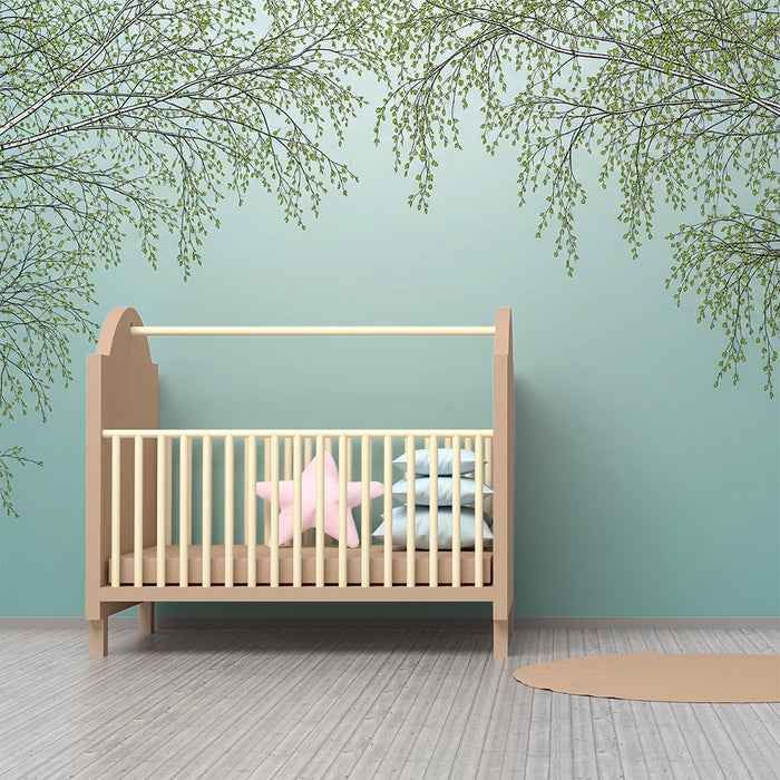 Behang kinderkamer | Berkenbomen met groen bladerdek op lichtblauwe achtergrond