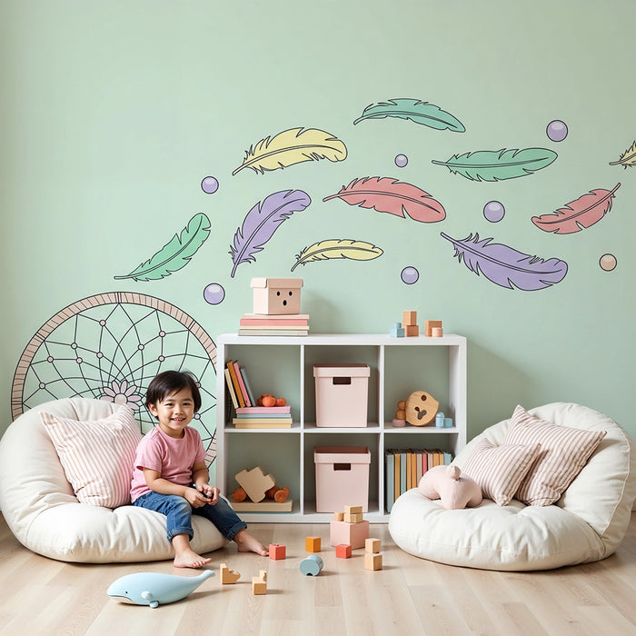 Børneværelse tapet | Drømmefangere og farverige fjer på pastelfarvet baggrund