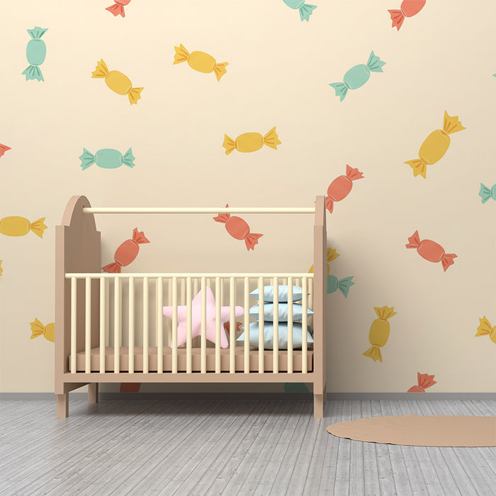 Behang voor babykamer | Kleurrijke snoepjes op zachte achtergrond