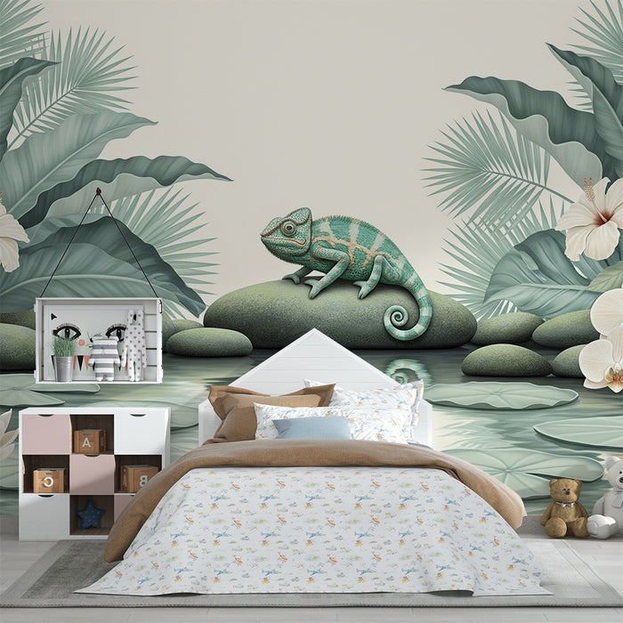 Papier peint chambre bébé | Caméléon sur un rocher entouré de fleurs et de feuillage tropical