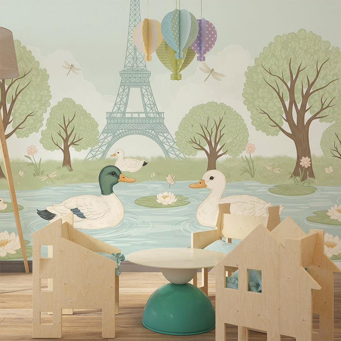 Tapete fürs Babyzimmer | Friedliche Enten am Wasser mit dem Eiffelturm im Hintergrund