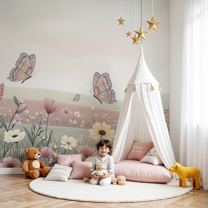 Lastenhuoneen tapetti | Vaaleanpastellinen kukkaniitty värikkäillä perhosilla