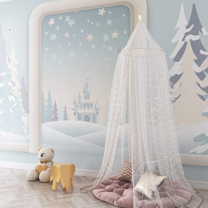Papier peint chambre bébé | Château féerique entouré de sapins enneigés