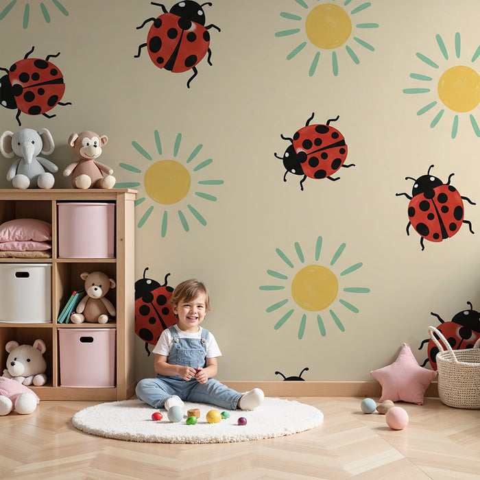 Papel de parede para quarto de bebé | Joaninhas e sóis sobre fundo suave