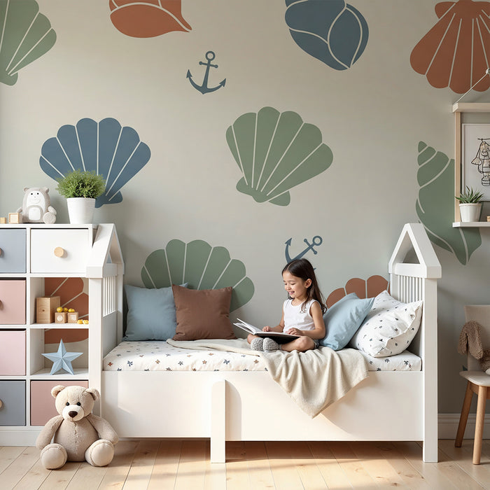 Papel pintado para habitación infantil | Conchas y anclas de colores sobre fondo suave