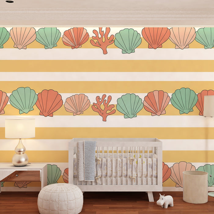 Papel de parede para quarto de bebé | Conchas e corais sobre fundo listado em tons pastel