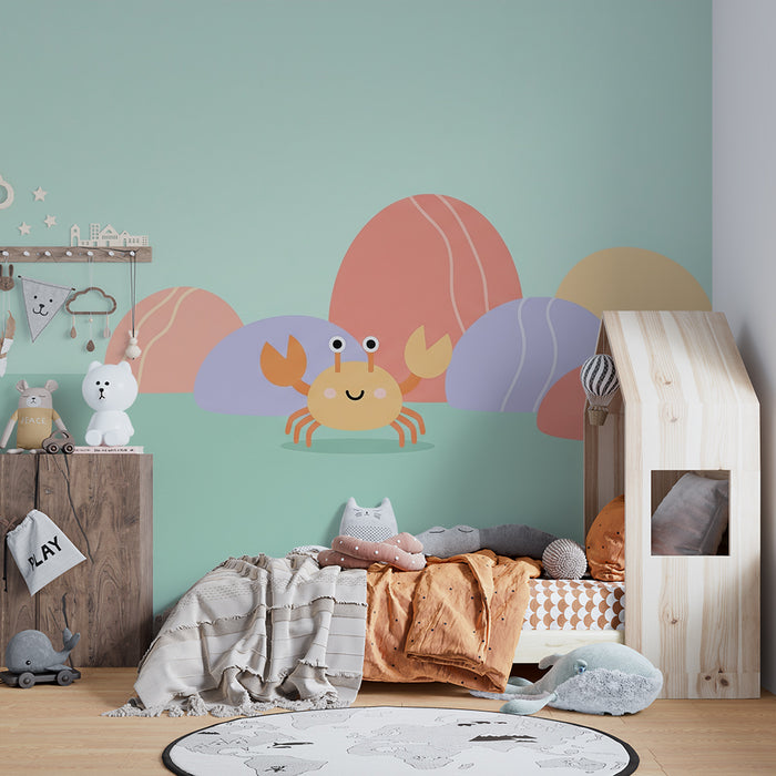 Babyzimmer Tapete | Fröhliche Krabbe und bunte Muscheln auf pastellfarbenem Hintergrund