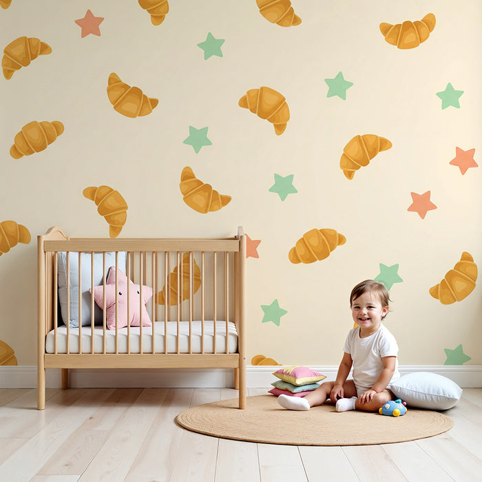 Ταπετσαρία για μωρικά δωμάτια | Χρυσά κρουασάν και χρωματιστά αστέρια σε κρεμ υπόβαθρο