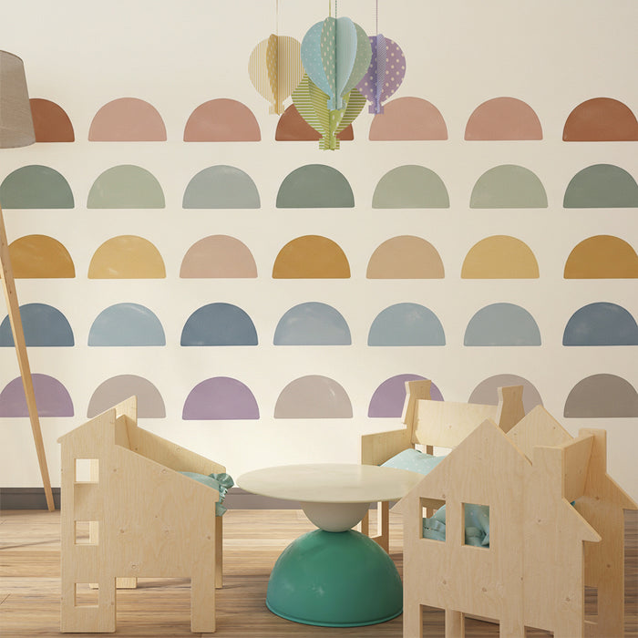 Babyzimmer Tapete | Sanfte bunte Halbkugeln auf hellem Hintergrund