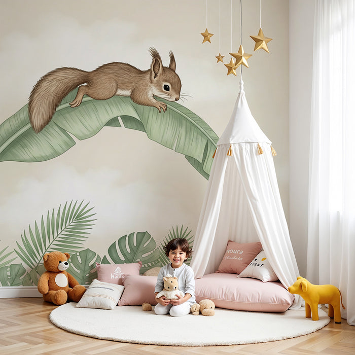 Papier de parede quarto bebê | Zvědavý veverka na tropickém listu