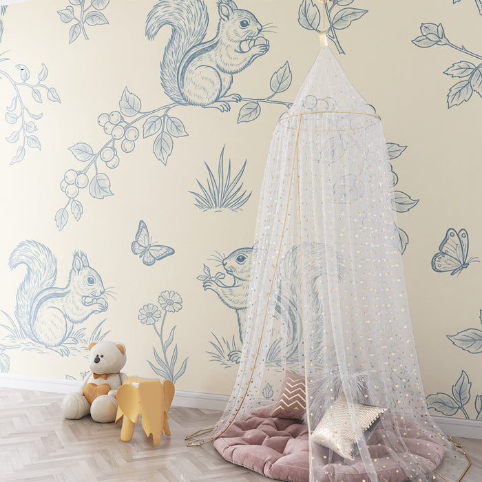 Papier peint chambre bébé | Écureuils espiègles et fleurs délicates sur fond doux
