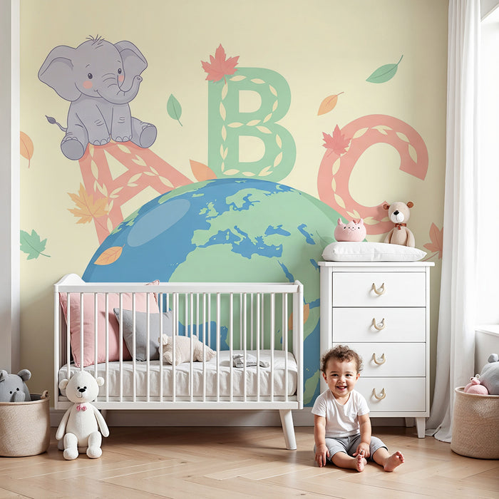 Papel de parede quarto bebê | Elefante fofo e letras ABC no globo terrestre