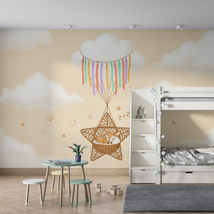 Papier peint chambre bébé | Étoile suspendue avec un faon endormi et des nuages doux