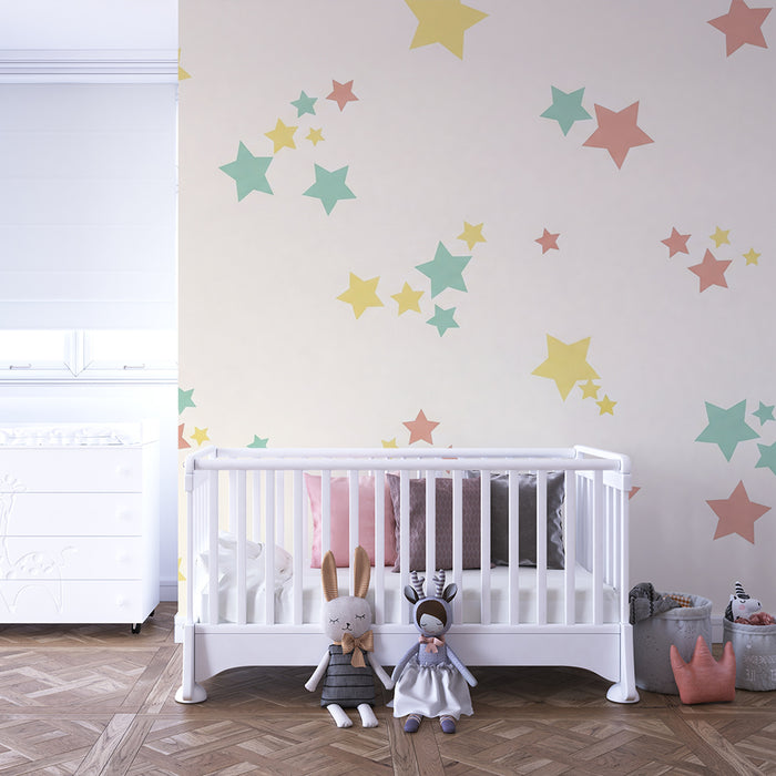 Babyzimmer Tapete | Bunte Sterne auf beigem Hintergrund