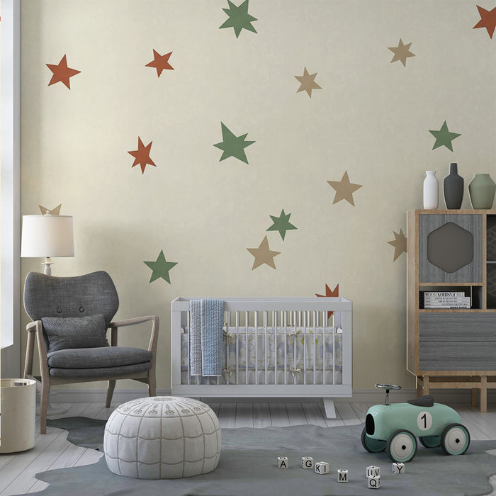 Papel de parede quarto bebê | Estrelas coloridas em fundo suave