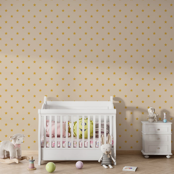 Papel de parede para quarto de bebé | Estrelas douradas sobre fundo bege suave