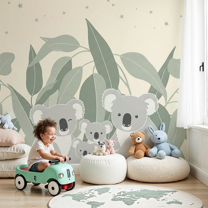 Papier peint chambre bébé | Famille de koalas entourée de feuillage doux