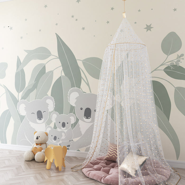 Papier peint chambre bébé | Famille de koalas entourée de feuillage doux