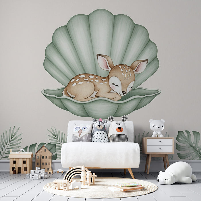 Papier peint chambre bébé | Faon endormi dans une coquille avec des fleurs tropicales