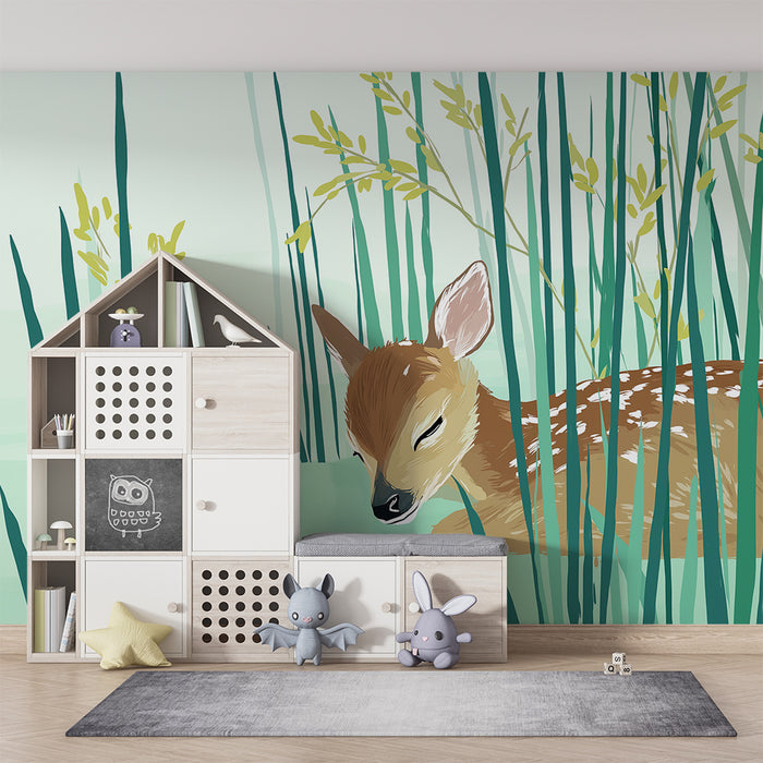 Papier peint chambre bébé | Faon endormi entouré de verdure apaisante