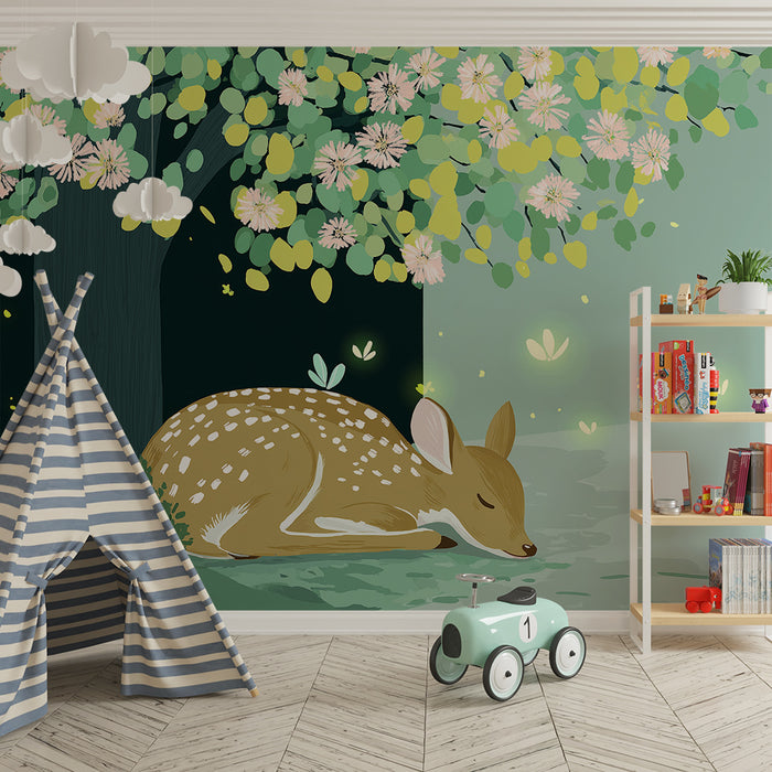 Lastenhuoneen tapetti | Uninen hirvi istuu kukkivan puun alla, jossa on tulikärpäsiä