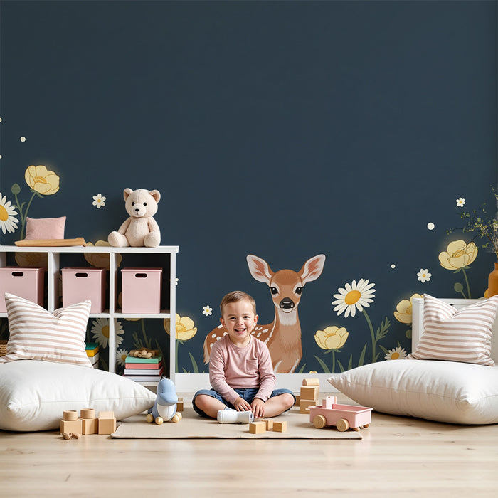 Χαριτωμένο ελάφι ανάμεσα σε κίτρινα και λευκά λουλούδια