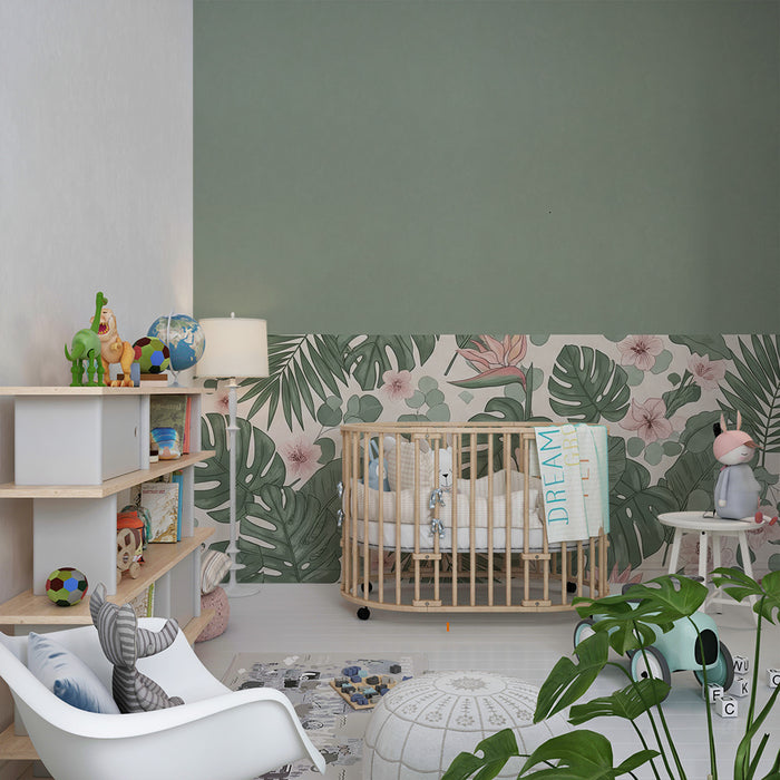 Papel de parede para quarto de bebé | Folhagem tropical e flores delicadas sobre fundo pastel