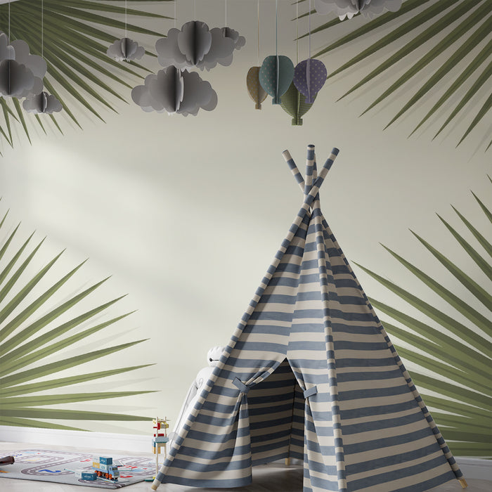 Papel de parede para quarto de bebé | Folhas de palmeira verdes sobre fundo suave